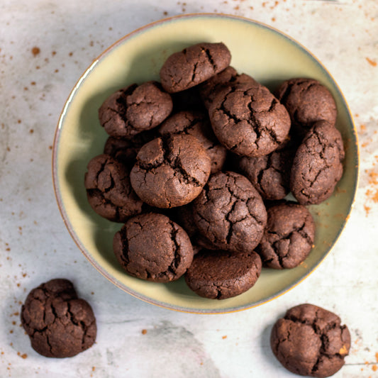 Vegan chcolate and virgin olive oil cookies cracked